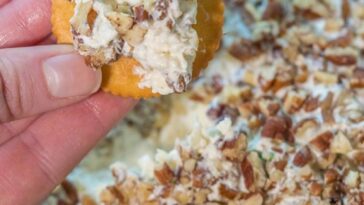 pineapple pecan cheese ball